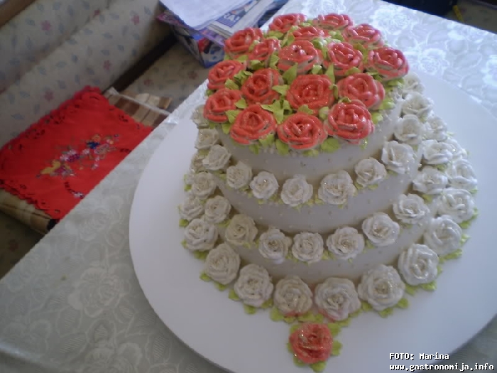 Svadbena torta_Moskva šnit, sebastijan i lešnik torte