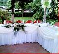 svadbeni sto u bašti