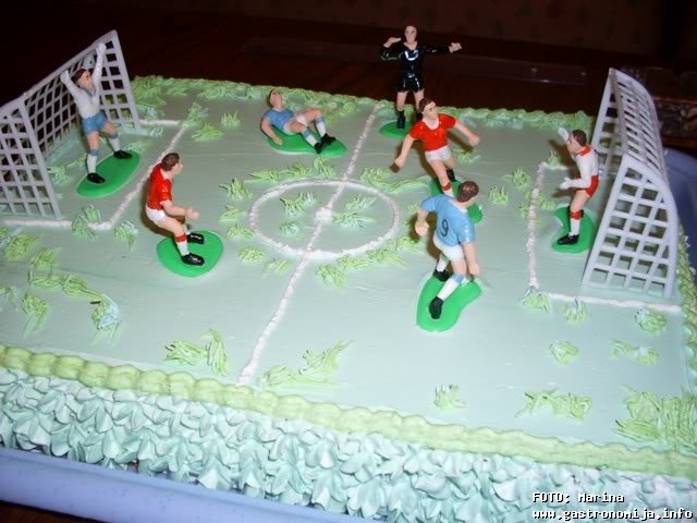 Fudbaleri_kinder torta