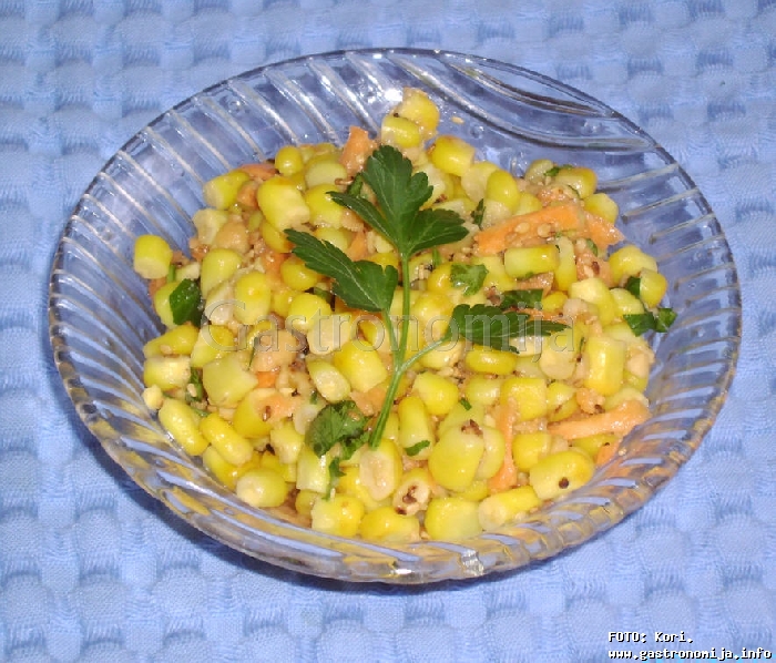Salata od kukuruza, kikirikija i susama