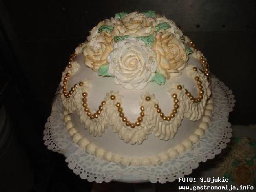 mala svadbena torta